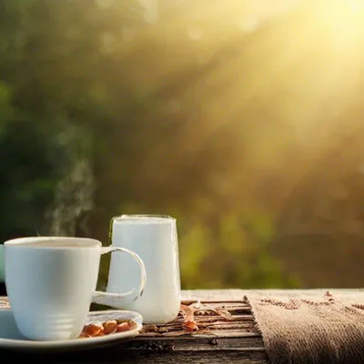 Саша! Доброе утро! Красивая открытка для Саши! Картинка с кофе на золотом  фоне. Чашка кофе.