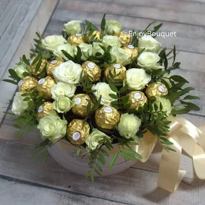 Букет из конфет \"Сиреневое настроение\" 26 конфет Ferrero Rocher и Amapola |  Сладкие букеты