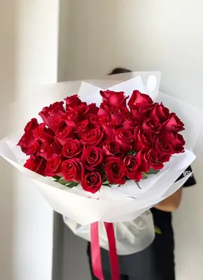 Букет из красных и белых роз «Классика» из 55, 85 или 101 розы -  интернет-магазин «Funburg.ru»