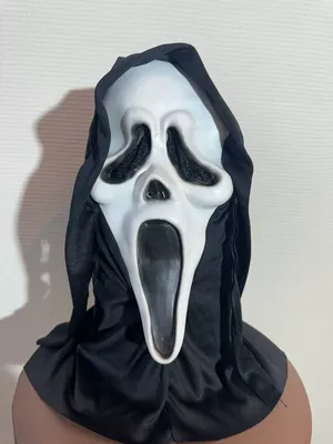 Человек в маске из фильма \"крик\" …» — создано в Шедевруме