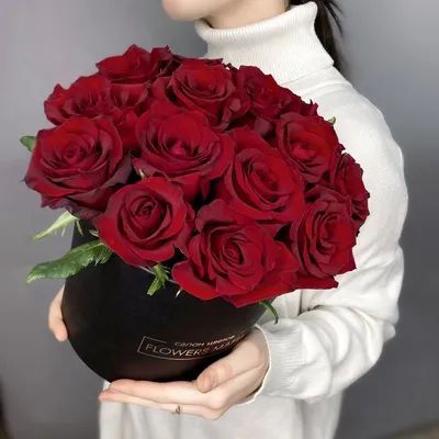 Белые розы в розовой шляпной коробке (25шт) за 3990р. Позиция № 253