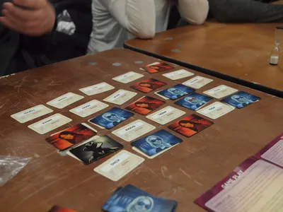 Codenames Pictures is better than the original - The Board Game Family