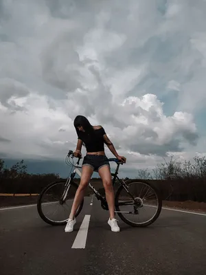 Девушка на велосипеде картинки обои