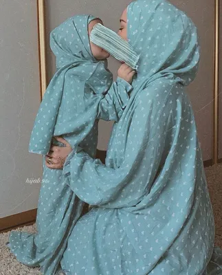 Девушки В Хиджабе🧕🏻 on Instagram: “Самое дорогое ожерелье на шее женщины  — это ру… | Mother daughter outfits, Muslim fashion outfits, Muslim fashion  hijab outfits