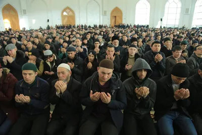 ТРК «Путь» им. А-Х. Кадырова on X: \"Мусульманину следует планировать день  так, чтобы успеть прийти на молитву и, желательно, пораньше, соблюдая  желательные действия, связанные с пятницей. #Пятница #Ислам #Джума  #Мусульмане #Мечеть #Намаз