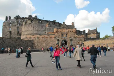 Эдинбургский замок - самая известная крепость Шотландии