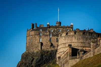Эдинбургский Замок На Castle Rock В Эдинбурге, Шотландия, Великобритания  Фотография, картинки, изображения и сток-фотография без роялти. Image  19294938