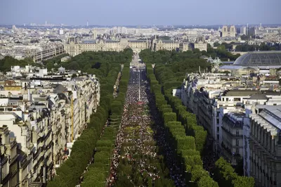 Елисейские Поля (Аvenue des Champs-Elysees) в Париже