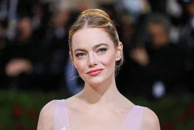 Emma Stone Goes Short With Surprise Platinum Bob