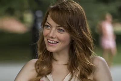 Emma Stone Just Gave Us Our Second High-Profile Flippy Lob of 2024 — See  Photos | Allure