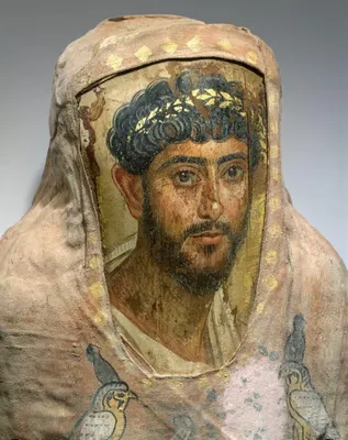 Фаюмский портрет . Ancient Roman. Anonymous 203 Fayum mummy shroud with  gods (Pushkin museum Stock Photo - Alamy