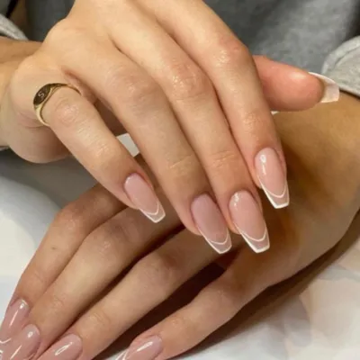 Chic French Tip Nails Designs and Trends for 2022 - Nailuxe