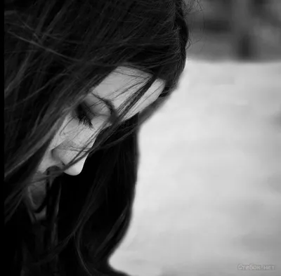 Черно-белые грустные фото девушек для сохраненок