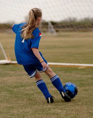 Как девушка играет в футбол. Часть -1. | Юный моделист | Дзен