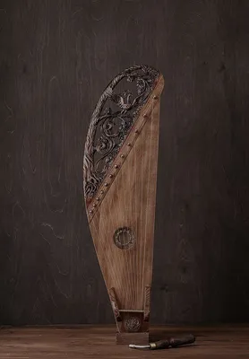 Уникальный этнический музыкальный инструмент - гусли \"Родник\"