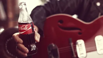 Прааздник к нам приходит: день рождения Coca Cola | Креатив | Advertology.Ru