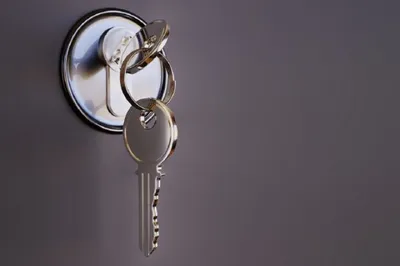 Стопка денег перевязанная лентой ключи от квартиры машины Stock Photo |  Adobe Stock