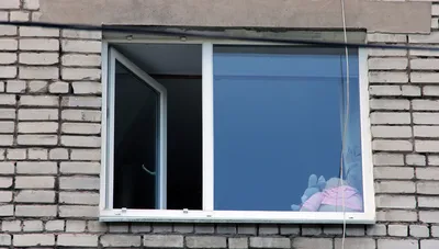 Открытое окно из комнаты, на улице…» — создано в Шедевруме