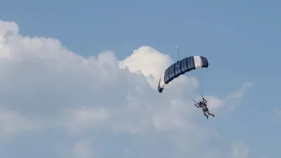 Опытный парашютист разбился о воду во время соревнований в Чечне — РБК