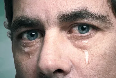 Почему мужчины не плачут: научные факты о том, как они скрывают свои  чувства | Психология и отношения | Дзен