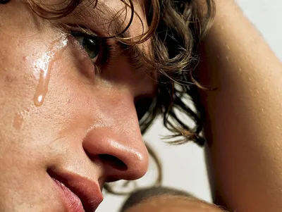 Забавный Молодой Азиатский Парень Плачет Трудно — стоковые фотографии и  другие картинки Лицо человека - Лицо человека, Смущение, Мужчины - iStock