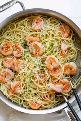 Garlic Shrimp Spaghetti {15 Minute Dinner!} - FeelGoodFoodie