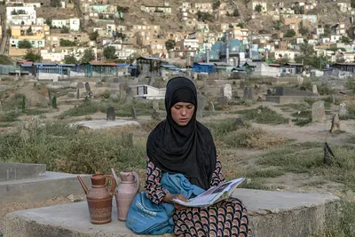 Меня прогнали под дулом пистолета» Талибы запретили девочкам учиться. Как  школы Афганистана стали очагами сопротивления?: Общество: Мир: Lenta.ru