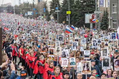 В Новосибирске \"Бессмертный полк\" собрал около 200 тысяч участников -  Российская газета