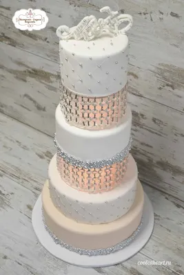 14 кг свадебных тортов. Не считая тортов на дни рождения. Такой мне  запомнится первая неделя августа😎💪 На фото - небольшой свадебный торт… |  Instagram