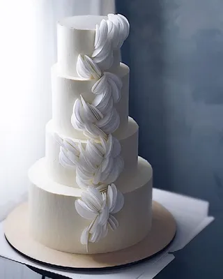 Торты Краснодар с ❤️🖤 on Instagram: “Знаете, что самое сложное в свадебных  тортах? Или больших тортах вообще? Нет, это не б… | Свадебные торты, Торт, Большие  торты