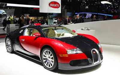 Bugatti Veyron: A Quest for Perfection - The Story of the Greatest Car in  the World: Roach, Martin: 9781848093485: Amazon.com: Books