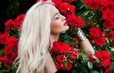 Блондинка с розами - 63 фото