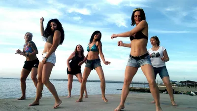 Горячие краснодарские девушки отжигают на пляже в Анапе
