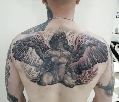 Татуировка на спине красивой девушки…» — создано в Шедевруме