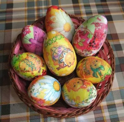 Видео! Как просто украсить пасхальные яйца? 4 доступных способа росписи яиц.  | Творческая студия TAIR | Дзен