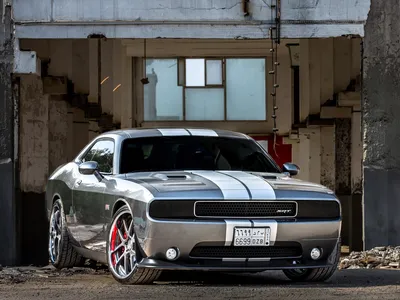 Черный Маслкар Dodge Challenger На Дороге — стоковые фотографии и другие картинки  Dodge - Vehicle Brand Name - Dodge - Vehicle Brand Name, Автомобиль, Мышца  - iStock