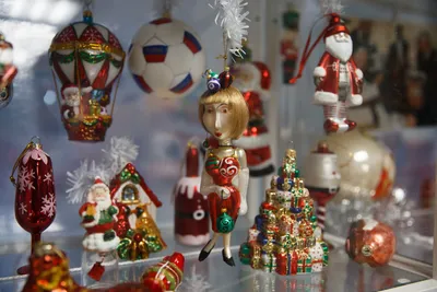 В Сокольниках открылся музей-фабрика новогодних украшений - Российская  газета