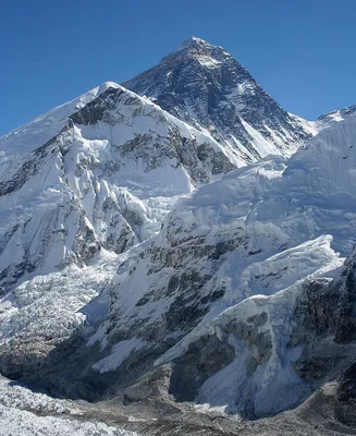 Hundreds of Summit Seekers Return to Mount Everest