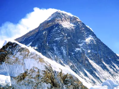 The Viral Photo of Mount Everest: The Untold Accounts of the People Who  Were There | GQ