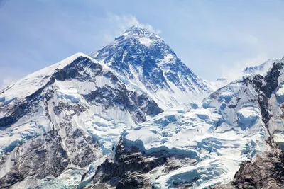 Man attempts Mount Everest from home by climbing 6,506 flights of stairs |  Euronews