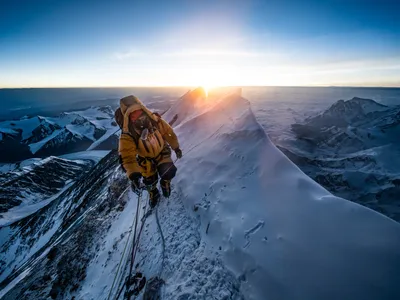 Everest expedition with 6 CCI scientists sets 3 world records - UMaine News  - University of Maine