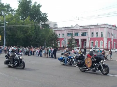 В далеком от Брянщины Благовещенске на многоэтажку повесили огромный плакат  с юным героем Федором - Брянский ворчун