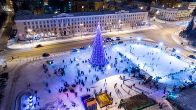 Файл:Набережная города Йошкар-Ола ночью (Театр кукол на Патриаршей  площади).jpg — Википедия