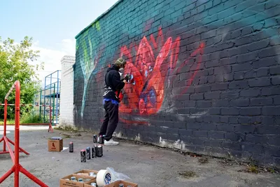 Граффити с Менделеевым исчезло со стены в Тюмени | Вслух.ru