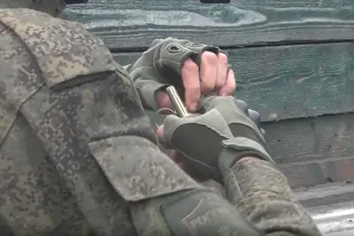 Мобилизованные военнослужащие армейского корпуса ВВО на Сахалине  совершенствуют навыки метания наступательных боевых гранат : Министерство  обороны Российской Федерации