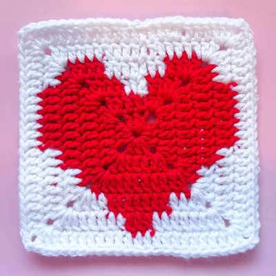 Crochet Heart Granny Square Pattern - thecaffeinatedsnail.com