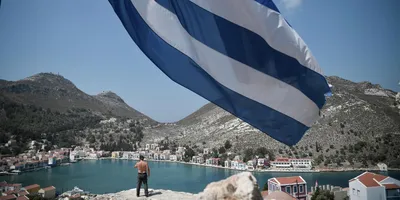 В Греции горят курортные острова, власти эвакуируют туристов и жителей