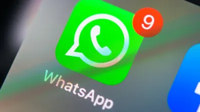 Где смайлики в Whatsapp на айфоне