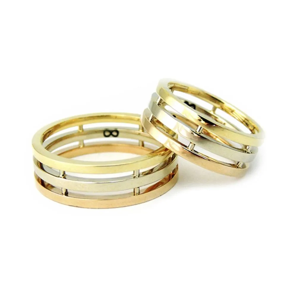 Кольца розовое золото обручальные 585 пробы золота. Тройное обручальное кольцо. Широкие обручальные кольца. Обручальные кольца с полосками.
