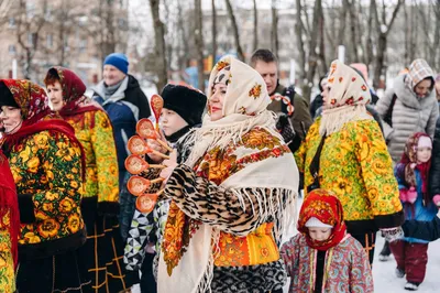 Рождественские колядки и святочные гадания: день прибавляется, надежда  крепнет!